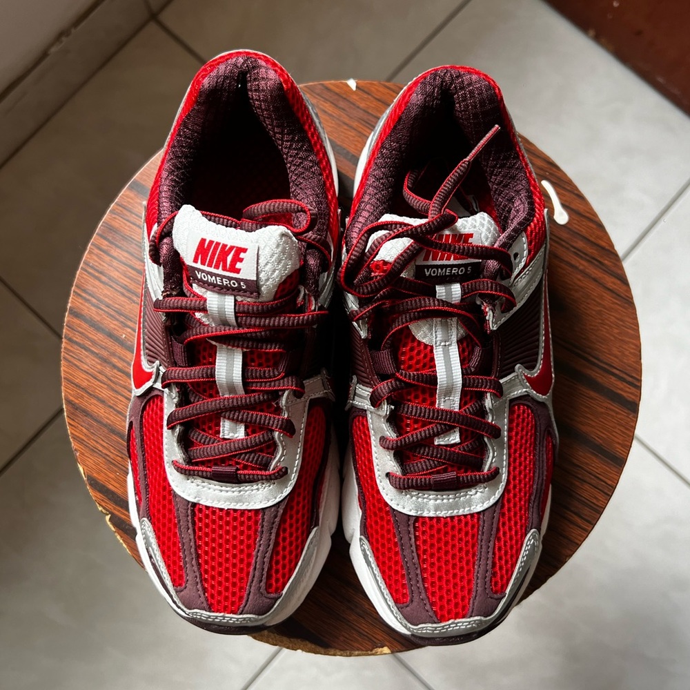 Nike Vomero 5 - Mystic Red